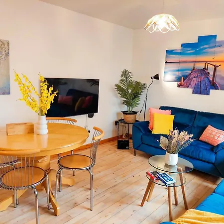 Happy Sandy Feet Villa